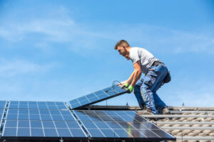 Avoir recours aux panneaux solaires un investissement rentable et innovant